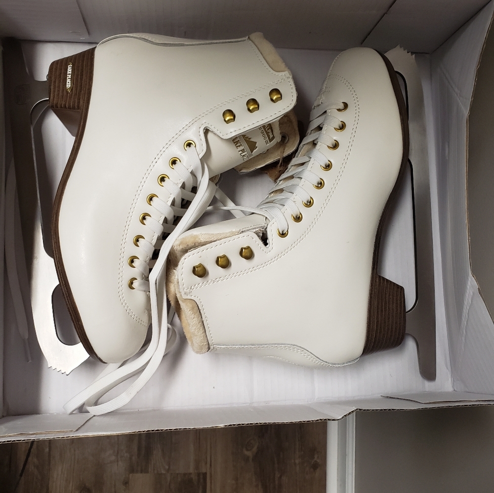 Lale Placid Women's Ice Skates Size 9 with new in package skate covers